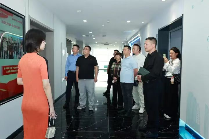 深化媒企交流共探融合新局-仰红房产团队赴盐阜大众报报业集团开展交流